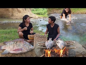 Fresh fish in river for food - Grilled fish for lunch, Survival cooking