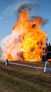 178K views · 1.2K reactions | Crash vom Maximum Risk beim Super Stock Euro Cup in Füchtorf Dem Fahrer ist nichts passiert!!! | pullingpics.de | Facebook