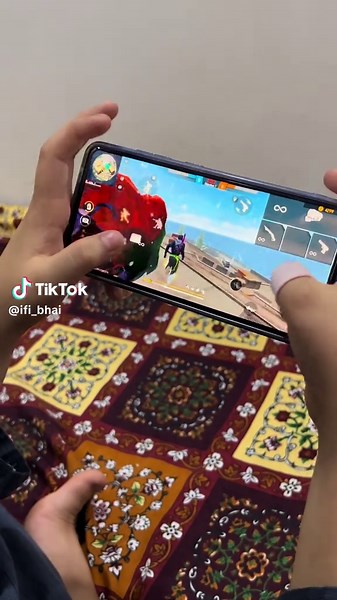 Free Fire Memes: Izat Bach Gayi 😂