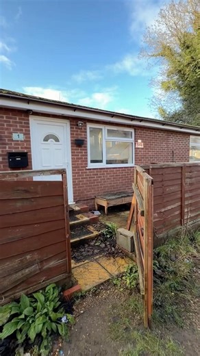 FOR SALE - Luton. No upward chain. Guide price £160,000 - Freehold Property