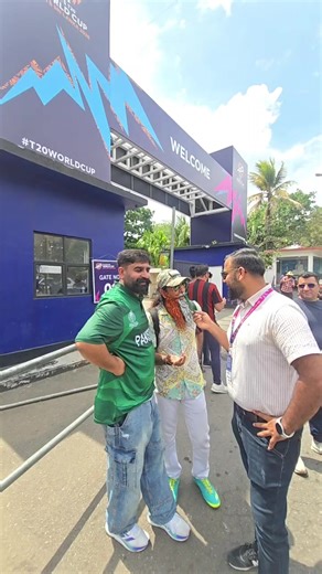 پاک بھارت ٹاکرہ، پاکستانی اور بھارتی شائقین نے ابھی سے پریماداسا کرکٹ اسٹیڈیم کے باہر ڈیرے ڈال دیے۔ | UrduPoint.com