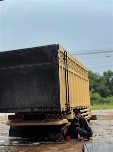 Variasi Truk Keren: Belakang Canter 60x250