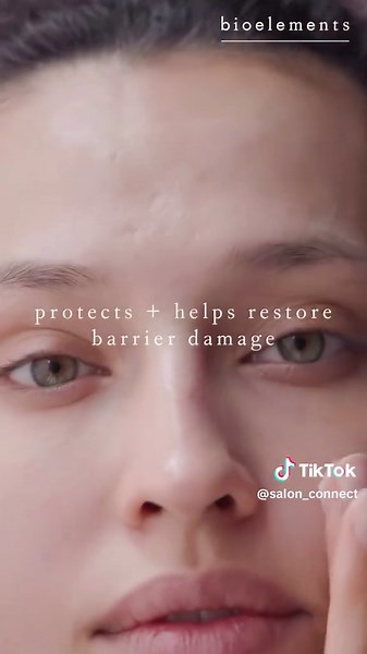Support your clients skin through seasonal changes with Bioelements Barrier Fix Daily Hydrator ❄️ This barrier supporting moisturiser helps calm and hydrate skin that may be experiencing dryness or sensitivity from environmental stress. With ingredients such as hyaluronic acid and silver ear mushroom it helps replenish moisture while supporting a stronger more resilient skin barrier. A great professional recommendation for clients experiencing dry compromised skin during cooler months or seasona