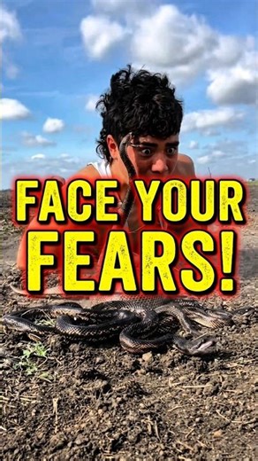 He Let a Venomous Snake Bite His Eye 😳🐍