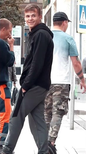 A crowd against one 😱