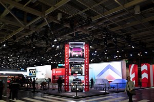 Salons et événements auto 2025 : le guide complet (calendrier, tarifs, infos pratiques)