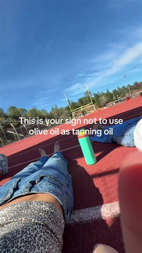 Ts hurts so bad #fypp #tanning #likethisshiup #sun #oliveoil @Zoey Brae-Lynn🤍