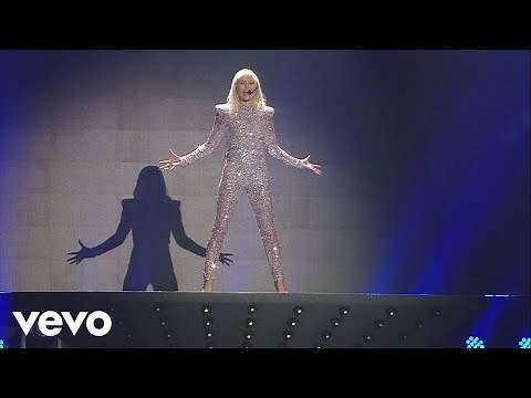Dans In Die Reën (Live At Time Square Sun Arena, Menlyn Maine / 2018)