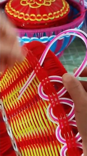 Do you know how to make baskets from plastic yarn?