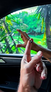 508K views · 10K reactions | Test de la célèbre bracelet brise-vitre viral sur Internet  | Je suis Barone | Facebook