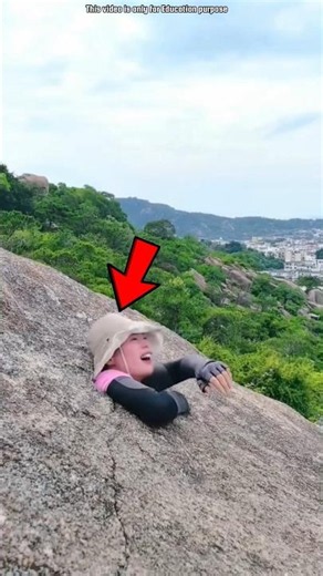 Lily was badly stuck in a hole in the rock 😲