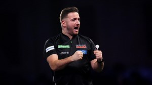 Darts-WM: Arno Merk besiegt Peter Wright