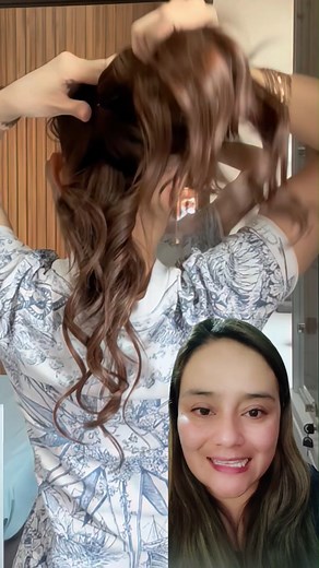 44K views · 205 reactions | El cabello ondulado se adapta a muchos estilos de peinados, en este tutorial nos muestra cómo realizar un peinado elegante tomando como base una media coleta, combina con todo tipo de vestimenta #reels2025 #facebookreelsviral #reelsviralシ #facebookreelsvideo #fbreels | Tips y Más - Valery | Facebook