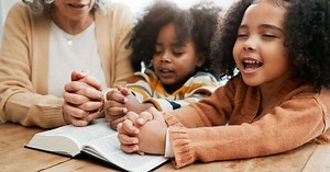 Orações: com qual idade ensinar as crianças a rezar?