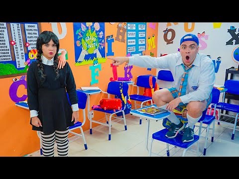 LUCCAS NETO AJUDA A ALUNA NOVA WANDINHA NA ESCOLA