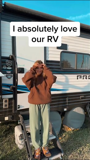 Discover Manisk, the minimalist wall lamp inspired by Danish design. ✨ No drilling. No cables. Just effortless light and calm simplicity. ✔️Rechargeable & completely wireless ✔️3 light levels with smooth dimmer ✔️360° rotation for perfect direction Bring the feeling of Nordic warmth into your home 💡 Experience Manisk today. | The Home Glow Journal