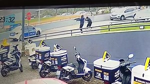 29K views · 169 reactions | BRAZEN ROBBERY  Metro police chased away at GUNPOINT in Pinecrest, Durban! Thugs on the scene turn guns on authorities #PinecrestMallRobbery #DurbanCrime | Clairwood Worldwide | Facebook