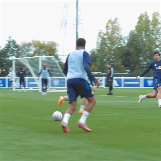 44K views · 1K reactions |  Building for Saturday! | Leeds United | Facebook