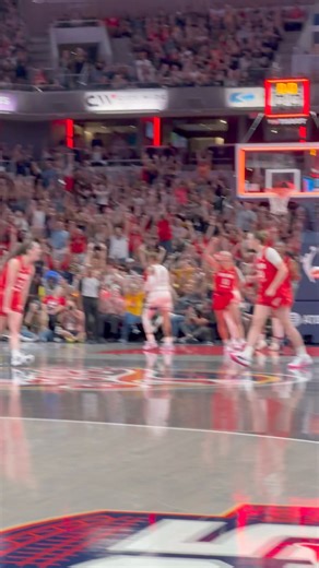 538K views · 10K reactions | Big Buckets 画 Katie Lou Samuelson Beat That 3Q buzzer To Put The Fever Up By 8  #WNBA #caitlinclak #caitlinclark #Katielousamuelson #score | Plug Nation Media LLC | Facebook