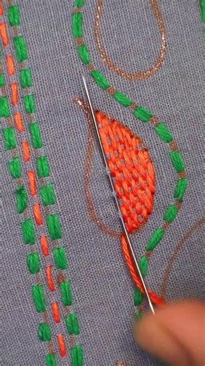 Cute Running StitchMotif de point arrière 🌹 #reelsvideoシ #reelsviralシ #reelsfbシ #reelsvideo #reelsviral #reelschallenge #handmadewithlove #handmade #embroidery #diy Point de main simple et élégant 🪡🪡 Aimez-vous cette technique ? J'adore un peu de texture 🩷 Ce sweat-shirt a été pris dans un magnifique motif de broderie à la main. Broderie magnifique 🪶 #fbreelsfyp #fbreels #fbreelsfypシ゚viralシ #reelsviralシ #fbyシvideo #fbreelsfypシ゚ #fypシ #viral #reels #fbreels2025ツ Bordure super facile 🔥🔥 #sh