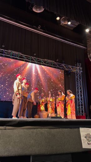 ‎فرقة الرقص الفلكلوري أسيرم ( تيزي وزو )‎ on Instagram: "Aujourd’hui, nous avons présenté une chorégraphie de danse kabyle à la Maison de la Culture de la wilaya de Tizi Ouzou, à l’occasion de la célébration de Yennayer. Cet événement s’inscrit dans un programme organisé par la Directrice de la Maison de la Culture, Madame Nabila Goumeziane. C’est avec une grande fierté que nous avons mis en scène un thème inspiré de la récolte des olives, accompagné par la musique du groupe Les Filles du Djurdj