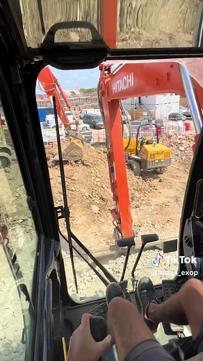 Load em up 🚧🚧🚀🚀 #bazza_exop #groundworker #hitachi #cominginhot #construction #digger #digging #360 #groundwork #diggers #hitachiconstruction