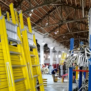 Industrial Mobile Portable Insulated Fiberglass Ladder Platform Step Ladder Stand With Handrail for Construction Site