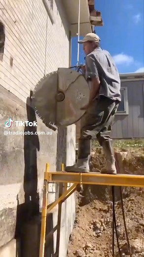 You guys do it different in OZ 🫡🫡😂😂 @sydneytools #health #aura | Data Powertools Ltd