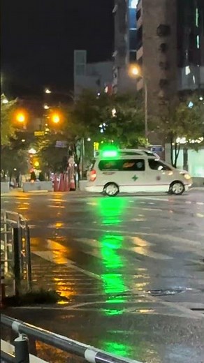 韓国 救急車 深夜のソウル 麻浦区・昌田四叉路（Baekbeom-ro × Wausan-ro）を救急車が通過〔弘大〜新村エリア〕