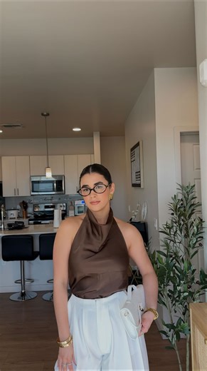 Carolina Amador on Instagram: "Comenta la palabra “quiero” y te envío todos los links ❤️ Blusas de SHEIN que les juro me sorprendieron mucho 😍 Cuál fue su favorita ? Todas las pedí talla S #style #fashion #season #christmas #looks #outfits #fashion #blusas #inspo #blouse #musthave https://liketk.it/5H79D"