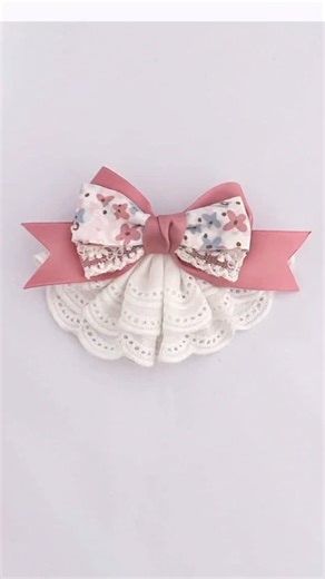 🎀 Laços - Dicas 🎀 on Instagram: "Curso completo de laços, tiaras e flores: Novas aulas, novas técnicas e novos 120 modelos. Acesse o site do meu perfil @lacos_dicas Detalhes do novo curso: Leia👇 Dessa vez buscamos trazer a essência dos laços. Laços feitos apenas de fitas e linhas. Super econômicos. Aulas de flores e tiaras já estão inclusas também. O curso conta com mais de 160 aulas com tutoriais mais dinâmicos, sem enrolação. Estamos adicionando mais aulas praticamente todos os dias. Curso 