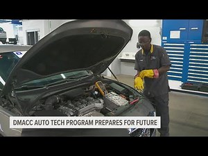 General Motors donates two engines to DMACC's auto technician program