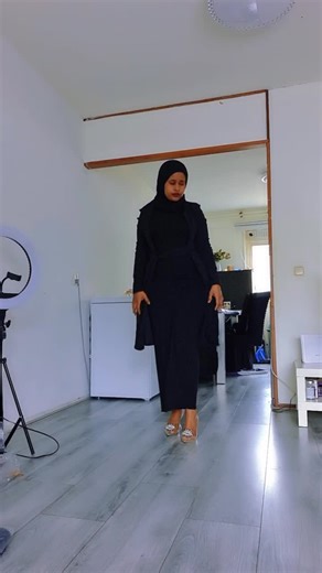 Chic Black Outfit Inspiration for Stylish Women