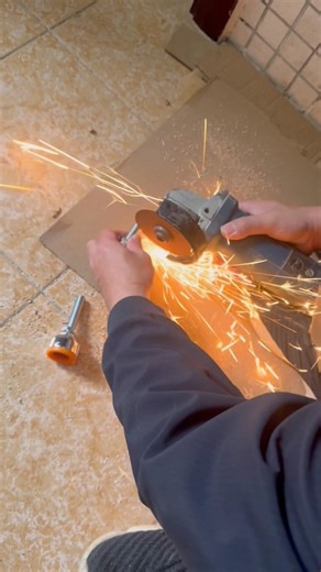 Make a study desk by hand.