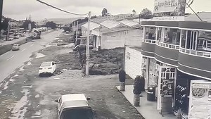 Comparten el video del accidente el día de hoy nos damos cuenta que el bus no tiene la culpa y el tracto camión pierde tracción | BUS Dibujantes Colombia