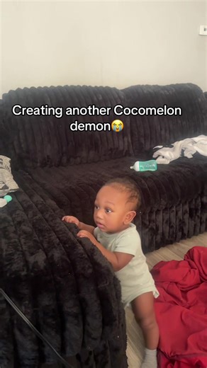 His eyes won’t move off the show🤦🏾‍♂️😂 #fyp #viralvideo #viral #kids #cocomelon