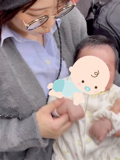 アスミ | ICB staff | 150cm | 低身長コーデ on Instagram: "merry christmas 🎅✨ 街の中はクリスマス一色ですね~🎄 私は今日は お家でのんびり過ごしました♩ 写真は先日のお出かけday 日差しがポカポカで、 春に買ったシャツがこんな時期でも活躍です✌️☺️ そして、この日行った文具店は アレコレ見ながら買い物してたら 楽しすぎて思わず長居してしまうほど素敵な場所 福井に来たらぜひ寄ってみてください☺️✨ それでは皆さまも良いクリスマスを、、🎄 . #icb #低身長コーデ #ママコーデ #女の子ママ #デニムコーデ #カジュアルコーデ #大人カジュアル #生後2ヶ月"