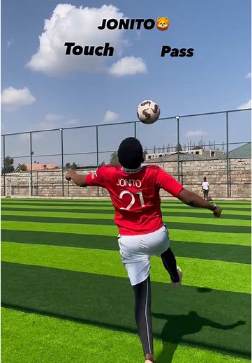 Control / Pass Challenge @j5baller @annette_wachira @Bobby Bond @wangaye @zoza sportscast #j5baller #control #pass #challenge #football #Soccer