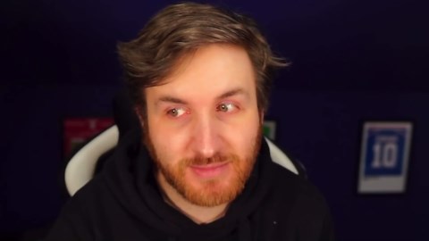 The 10 best new meta players you need in FIFA 22!