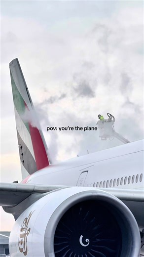 Built for Dubai: A Plane's Struggle in the UK Snow