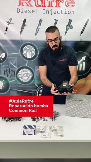 𝙀𝙎𝙋 / 📚 #AulaRufre: Procedimiento de reparación de una bomba Common Rail Bosch. . Hoy Aarón te explica, paso a paso, cómo llevamos a cabo la reparación de una 𝗯𝗼𝗺𝗯𝗮 𝗖𝗼𝗺𝗺𝗼𝗻 𝗥𝗮𝗶𝗹: desde que la recibimos en nuestro taller hasta que la devolvemos completamente revisada y lista para funcionar. . 🔧 Como servicio oficial y distribuidores Bosch, todas nuestras reparaciones cuentan con una garantía de 2 años. . ¿Tienes más dudas sobre las bombas Common Rail? Escríbenos ✏️ . #Rufre #Di