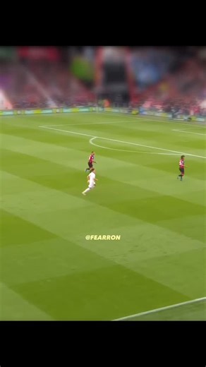 Ahmed on Instagram: "개봉한 영화 Titanic은 잭과 로즈의 운명적인 사랑을 통해 비극 속에서도 오래 남는 감정의 깊이를 보여주는 작품입니다. 화려한 연출보다 인물의 감정에 더 집중한 제임스 카메론 감독의 스타일은 지금 다시 봐도 묘하게 가슴을 울리죠. 배가 침몰하는 장면이 아닌, 두 사람이 서로를 바라보던 순간들이 더 강하게 기억에 남는 영화이기도 합니다 ​@t​o​p​_​s​x​e​m​a​_​r​e​k​1​2​ 이 감정을 완성해주는 곡이 바로 셀린 디온의 *“My Heart Will Go On”*입니다. 처음 들으면 잔잔한데, 어느 순간 자연스럽게 가슴이 벅차오르는 느낌을 줍니다. 특히 후반부의 고조되는 보컬은 영화 속 잭과 로즈의 마지막 장면과 겹쳐지면서 괜히 마음이 서늘해지기도 하고요. 아카데미 주제가상을 비롯해 여러 상을 휩쓴 건 단지 인기 때문만은 아닙니다. 누가 들어도 ‘한 시대의 감정’을 담고 있다는 게 느껴지고, 시간이 지나도 촌스러워지지 않는 힘이