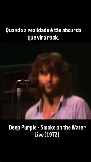 Kalil do rock 🎸 on Instagram: "A música narra um fato real ocorrido em 1971, em Montreux, na Suíça. Durante um show de Frank Zappa, um espectador disparou um sinalizador, causando um incêndio que destruiu o cassino da cidade. A fumaça se espalhou sobre o Lago Léman, criando a imagem que deu nome à canção. O Deep Purple estava na cidade para gravar o álbum Machine Head e acabou presenciando tudo. Sem local para gravar, a banda improvisou e transformou o caos do momento em uma música que entraria