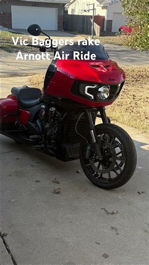 23 Indian Challenger, Vic Baggers rake kit and Arnott rear air ride. Stock 19 front wheel