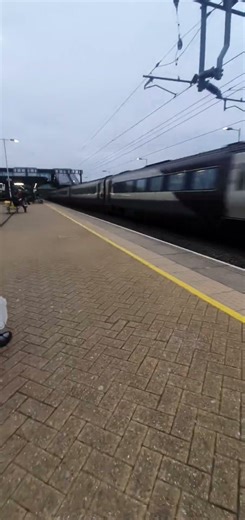 Class 222 Passing Luton Airport Parkway at Speed!