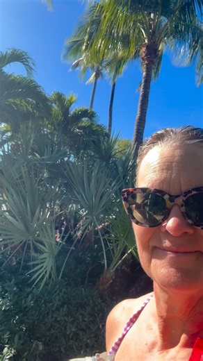 LeeAnn Mateffy on Instagram: "🔥Sunlight = better sleep by a pediatric OT🔥 -natural light helps you self regulate -turn off electronics two hours before you want your kids to sleep -the decrease of sunlight in the evening helps their melatonin release which is the sleepy hormone -try it for two weeks and let me know how it works 🔥 you got this! #pediatricot #sleep #parentinghacks #sunlight #melatonin"