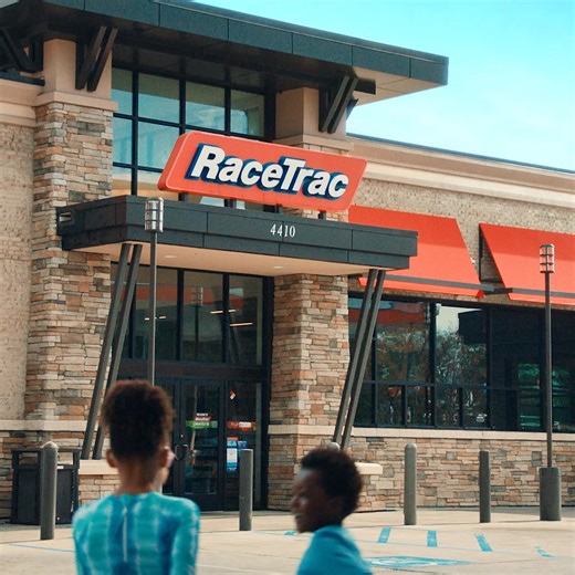 With hot food, cold drinks, tasty treats & so much more, you’ll find something for you. RaceTrac’s gonna get you through! | RaceTrac