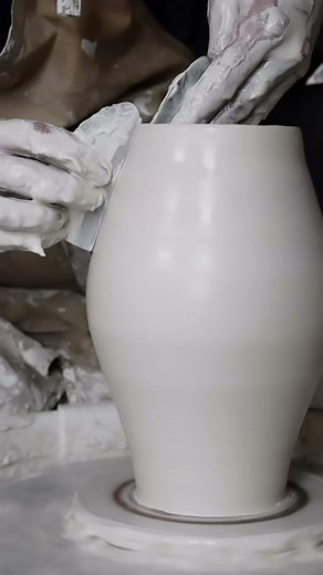 How to throw a porcelain vase ❤️ ••• Follow @stevesmithceramics for more! | The Ceramic School