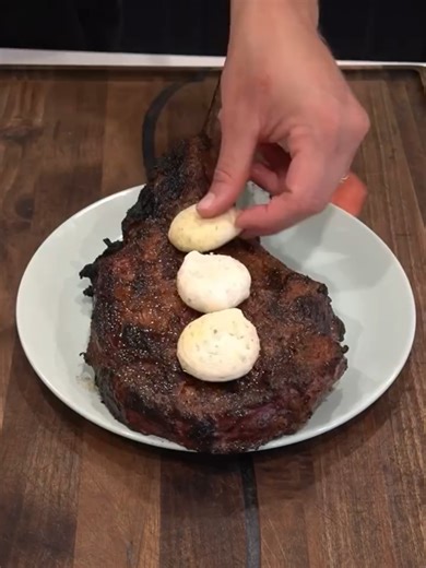 Steak mate 🥩 #steak #fyp #trending #viral #100k #100kviews #holidaytreats #appetizer #bbq #Thanksgiving #holidayseason #fblifestyle #boudin #pe #snack #americanfootball #dinoribs #shrimp #coldweather #dinnertime #cheesesteak #100 #primerib #easyrecipe #picanha #cooking #food #newyear2026 #cookinghacks #carnivore #lowcarb #keto #wagyubeeef #beef #bbqribs #alcohol #newyear #streetfood #eating #lunch #dinner #mignon #steakhouse #cajun #cajunfood #drink #restaurant #restaurantstyle #giantribeyes #r