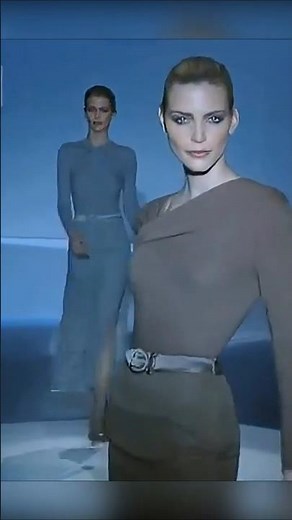 CLAUDIA SCHIFFER ✨ On the VALENTINO Runway — Paris Fall/Winter 1996–97